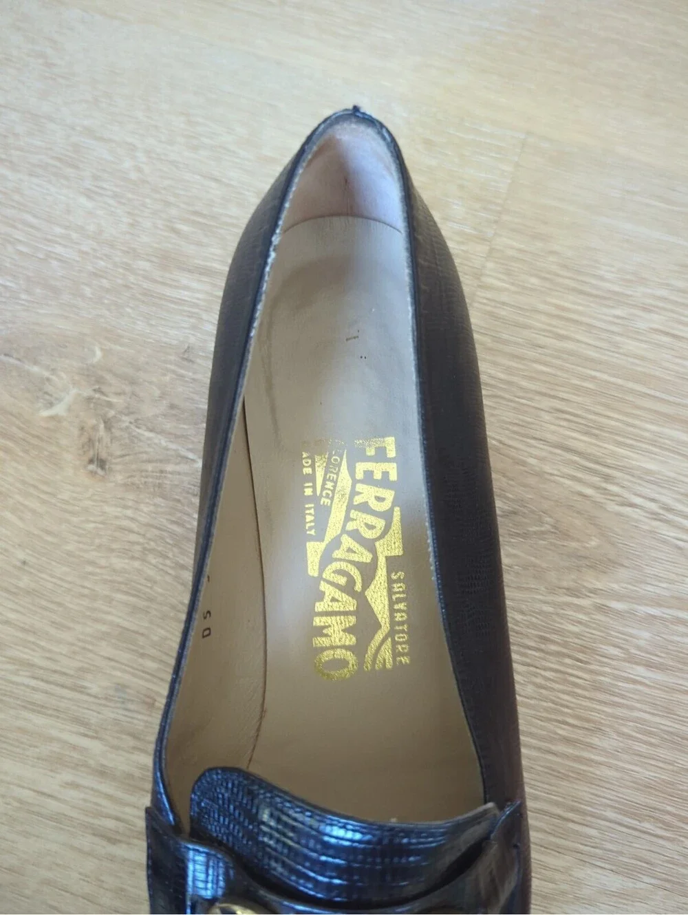 Salvatore Ferragamo Gancini Loafers Shoes Womens Black Lizard Embossed 8.52A